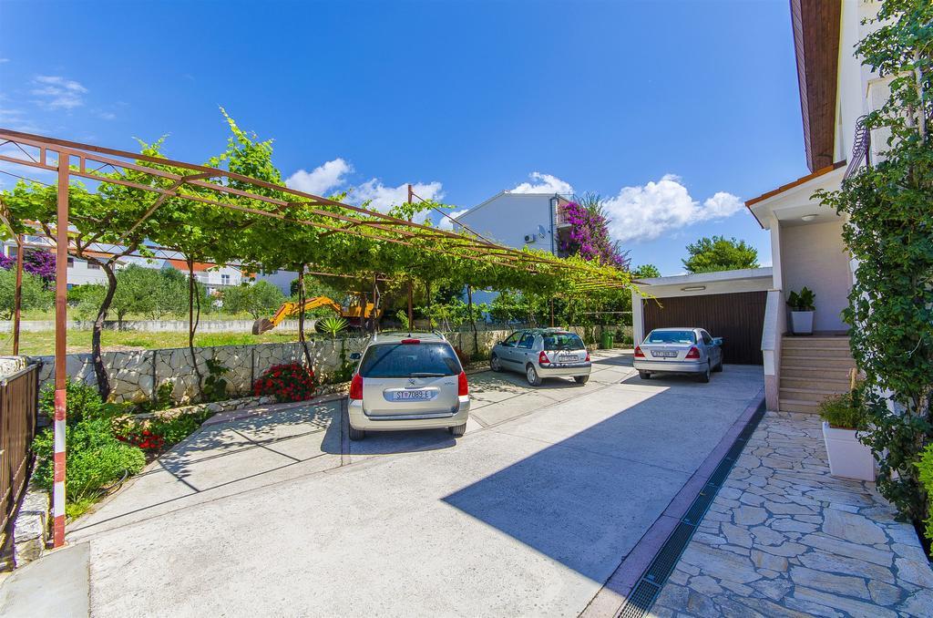 Apartments Mate Trogir Exteriör bild