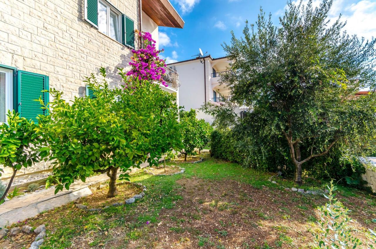 Apartments Mate Trogir Exteriör bild