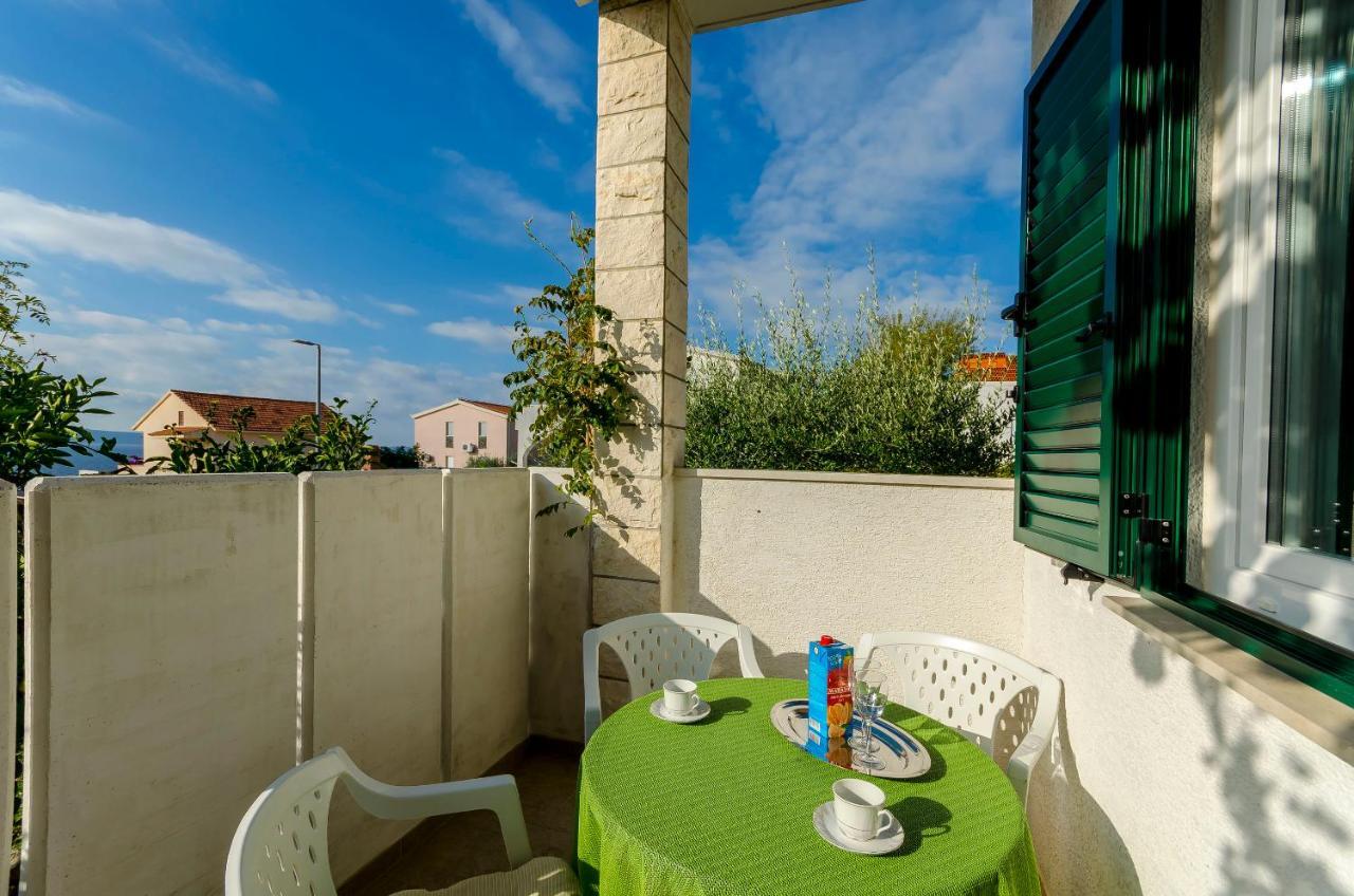 Apartments Mate Trogir Exteriör bild